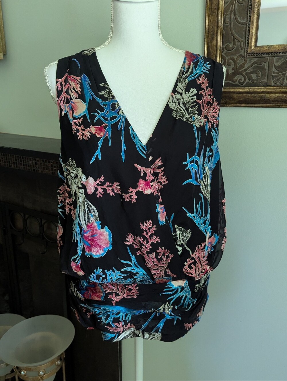 White House Black Market Women's Large Coral Print Silk Blend Sleeveless Blouse